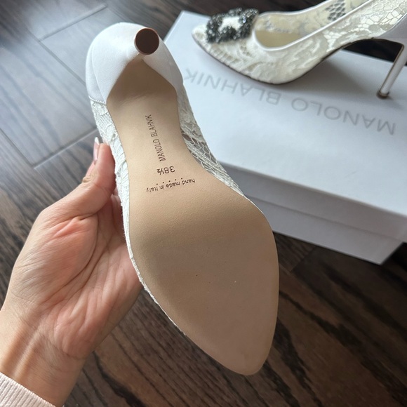 Authentic White Lace Manolo Blanhnik - Picture 3 of 6